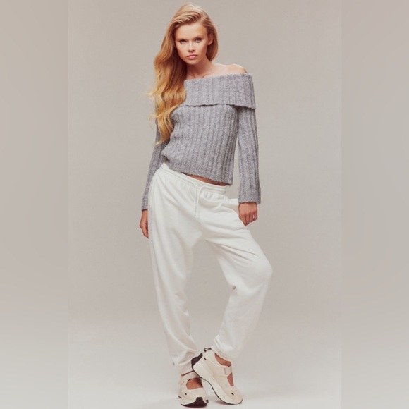 NWOT - H&M - Off-the-shoulder Sweater - Grey (size XS) - Picture 2 of 9